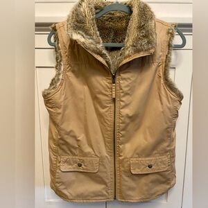 GAP Women's Medium Tan Faux Fur Lined Reversible Vest